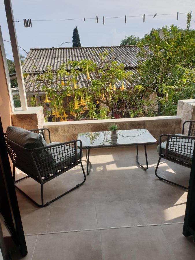 Angels Pool Studios And Apartments 帕莱欧卡斯提撒 外观 照片